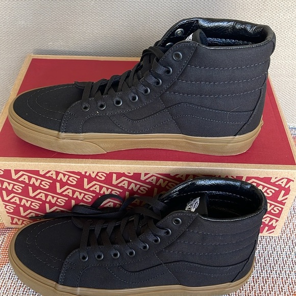 Vans Men’s Sk8-Hi Reissue (Canvas Gum) Black/Lghtgm
VN0A2XSBL0D
Sneakers - Picture 2 of 16